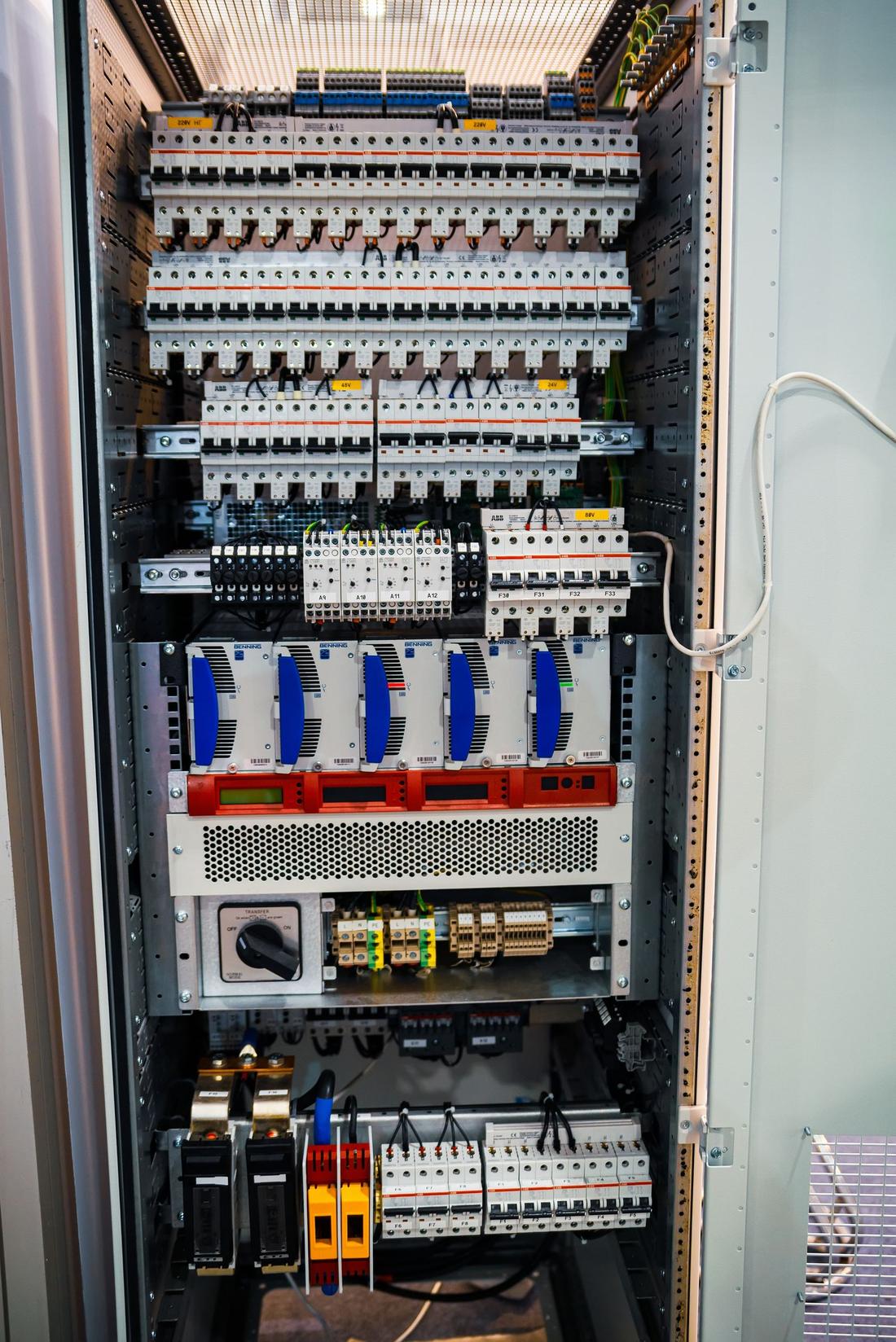 DC power system with rectifiers